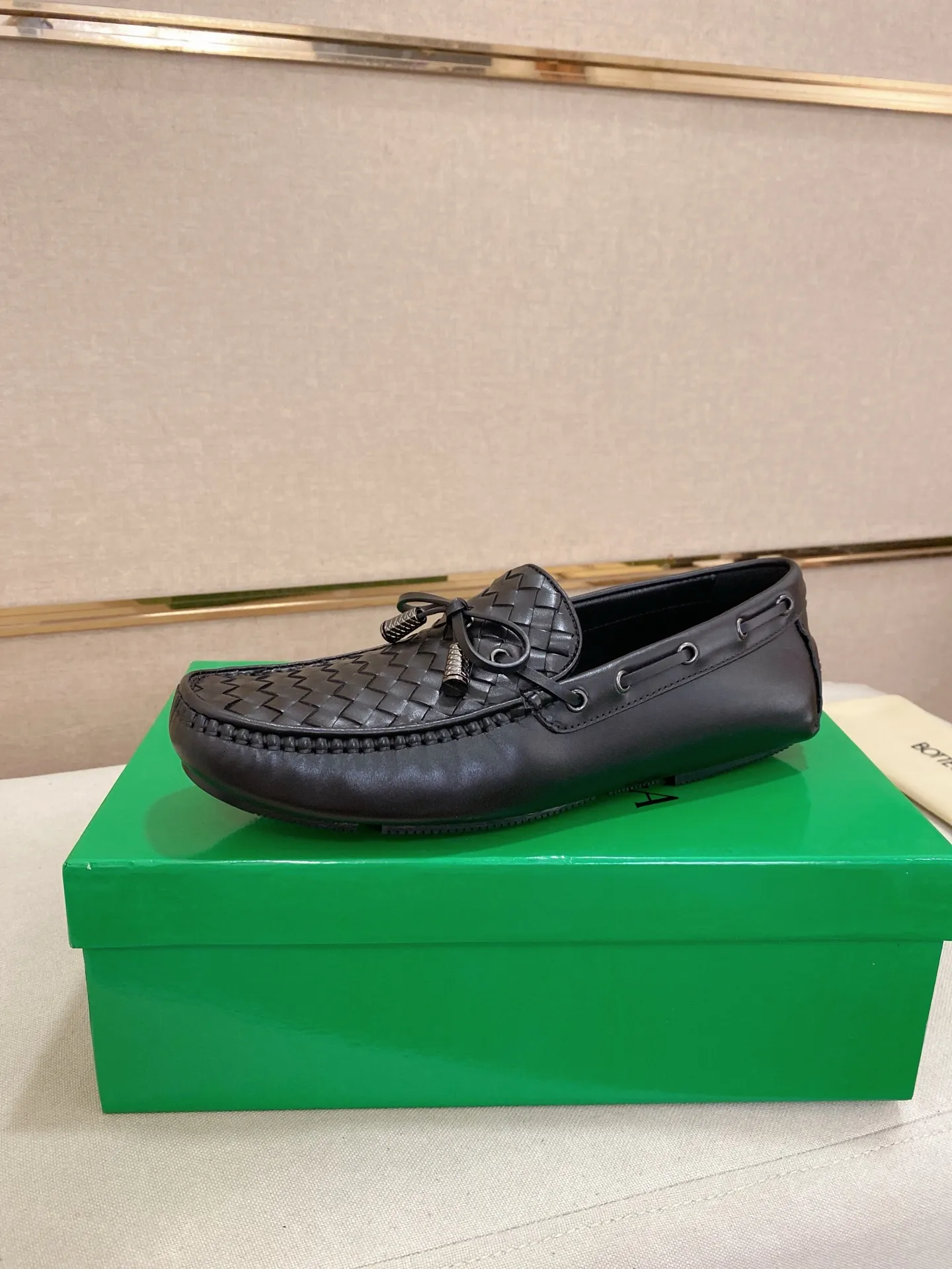 Men's shoes 💰 400💰 (Niu Li + Niu Pad) [BV] latest hot style‼ ️Casual men's shoes, uppers imported first-layer cowhide ➕Full imported cowhide lining✔️Exquisite workmanship, excellent foot feel, special rubber soles✔️, cool and fashionable, the latest fashion, fashionable outsole, hurry up. Code number: 38-44 (can be customized to 37.45, non-refundable)